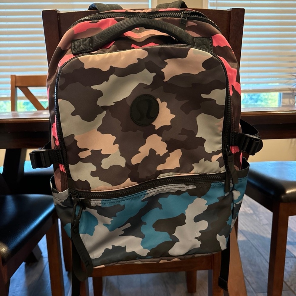 Lululemon heritage 365 camo multicolor 22L backpack